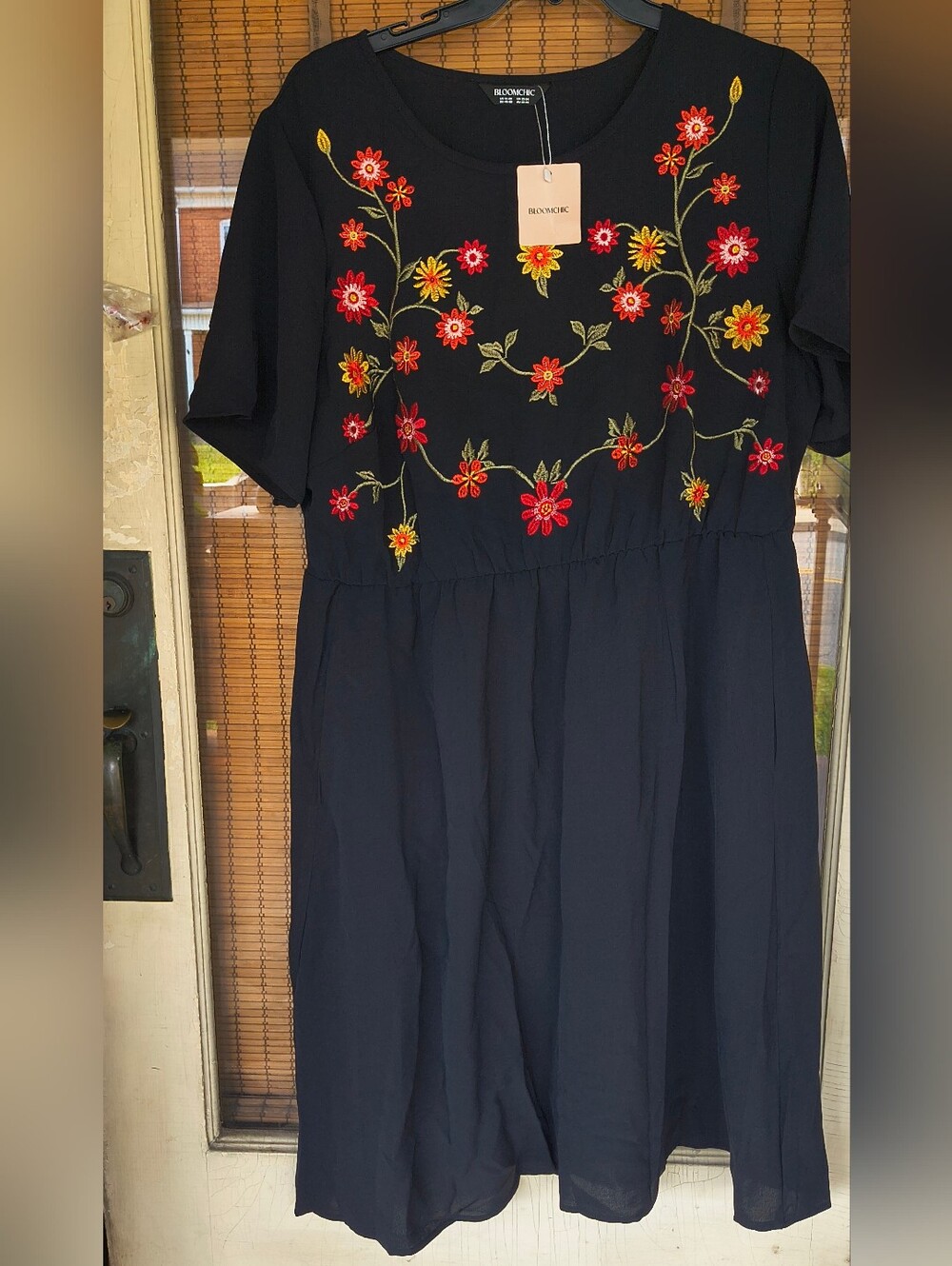 BloomChic Black Floral-Embroidered Cinch Waist Dress Size 18-20 NWT